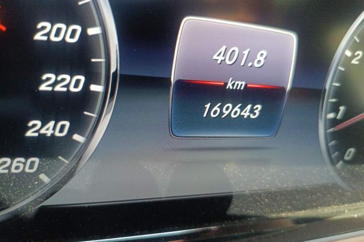 Used Mercedes-Benz S-Class 2014 S 320 L Luxury Model Odometer Close Up