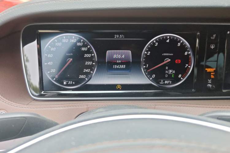 Used Mercedes-Benz S-Class 2014 S 320 L Business Model Odometer Close Up