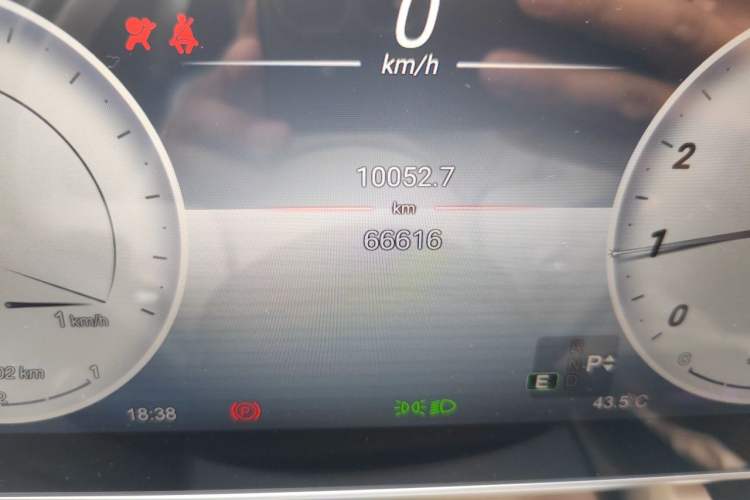 Used Mercedes-Benz S-Class 2014 S 400 L Prestige Edition Odometer Close Up