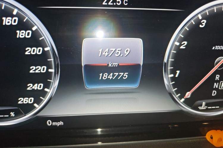 Used Mercedes-Benz S-Class 2014 S 320 L Business Model Odometer Close Up