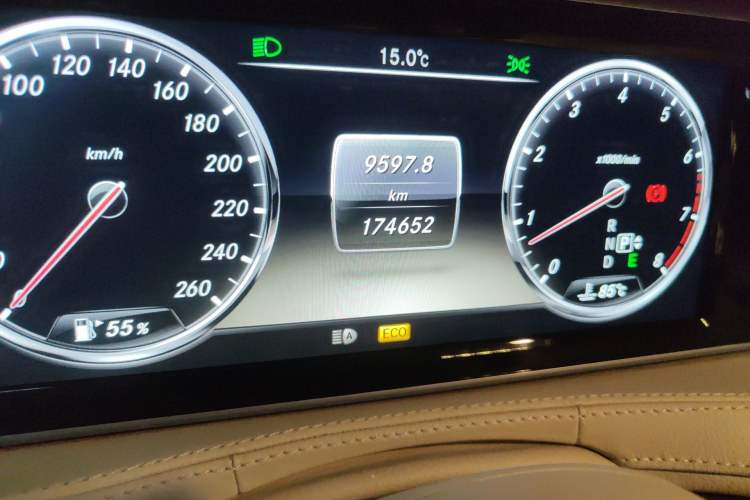 Used Mercedes-Benz S-Class 2014 S 400 L Prestige Edition Odometer Close Up