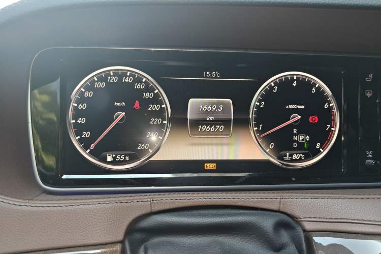 Used Mercedes-Benz S-Class 2014 S 400 L Prestige Edition Odometer Close Up