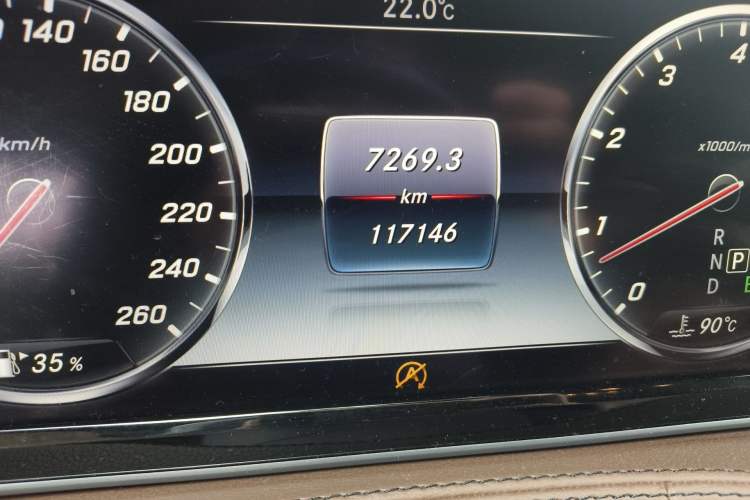Used Mercedes-Benz S-Class 2014 S 320 L Business Model Odometer Close Up