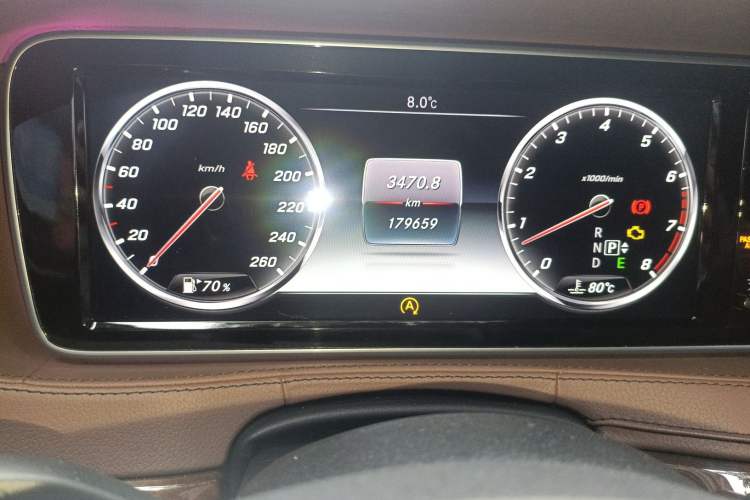 Used Mercedes-Benz S-Class 2014 S 320 L Luxury Model Odometer Close Up