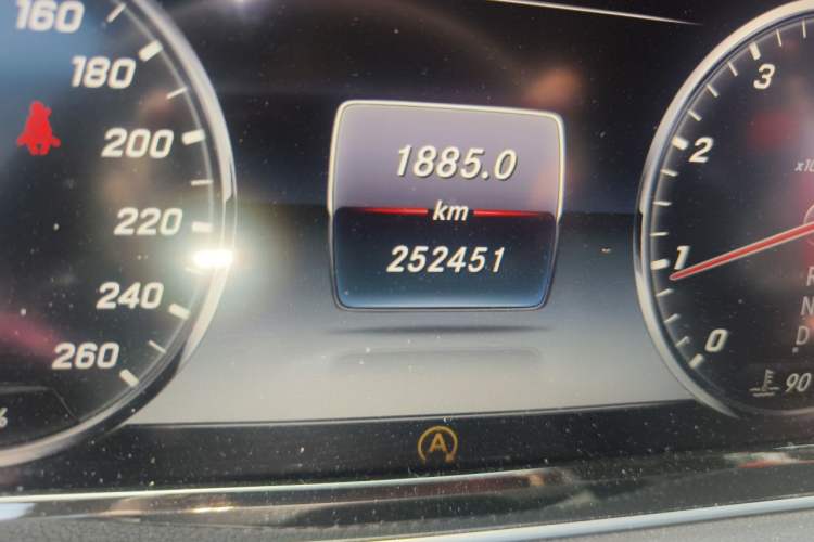 Used Mercedes-Benz S-Class 2014 S 400 L Prestige Edition Odometer Close Up