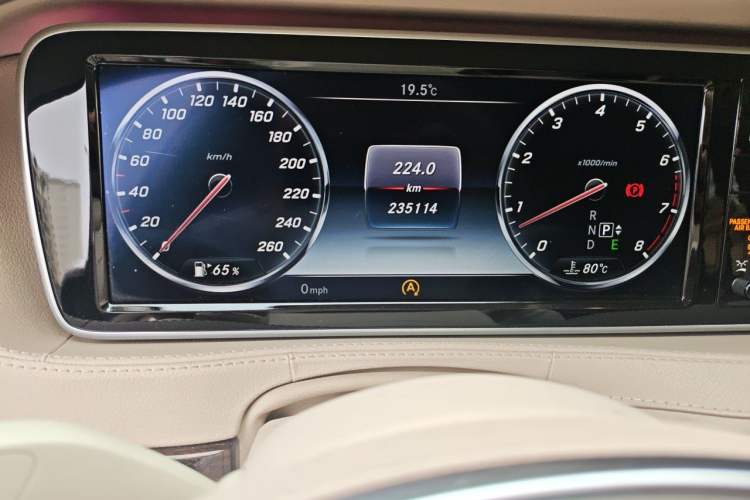 Used Mercedes-Benz S-Class 2014 S 320 L Business Model Odometer Close Up