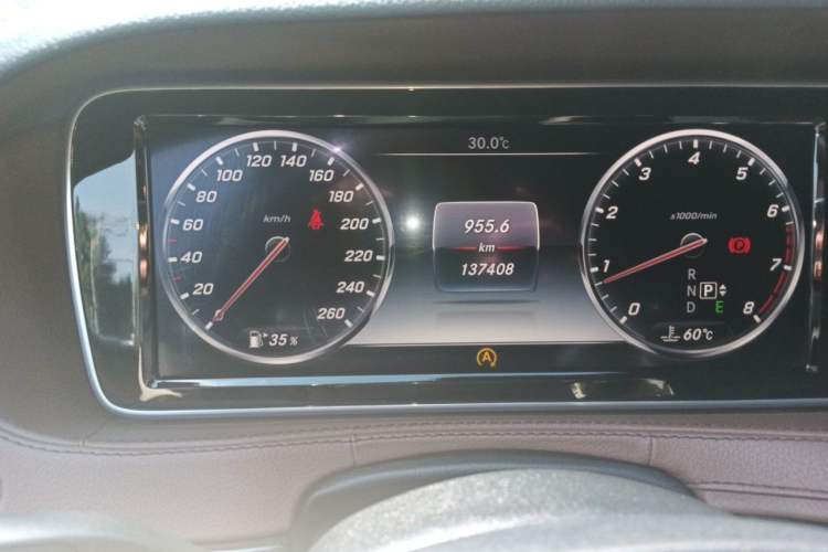 Used Mercedes-Benz S-Class 2014 S 320 L Business Model Odometer Close Up