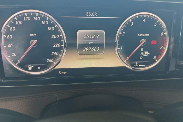 Used Mercedes-Benz S-Class 2014 S 400 L Prestige Edition Odometer Close Up