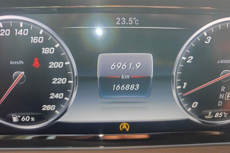 Used Mercedes-Benz S-Class 2014 S 500 L 4MATIC Odometer Close Up