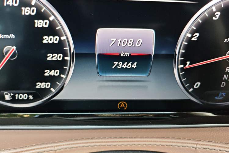 Used Mercedes-Benz S-Class 2014 S 320 L Business Model Odometer Close Up