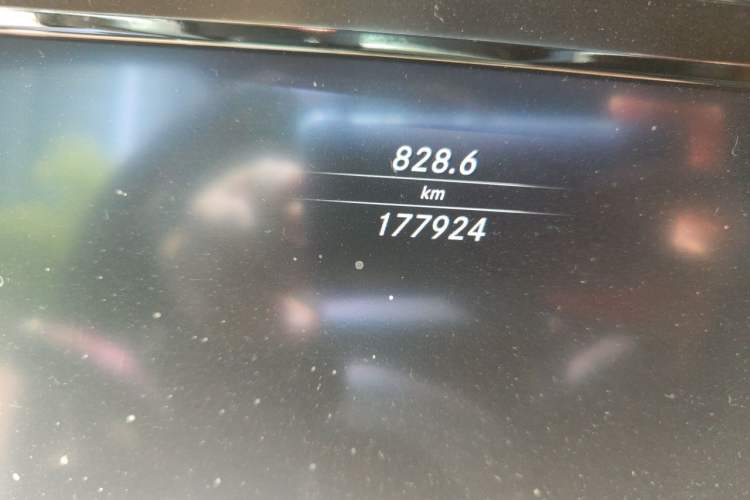 Used Mercedes-Benz S-Class 2014 S 500 L 4MATIC Odometer Close Up