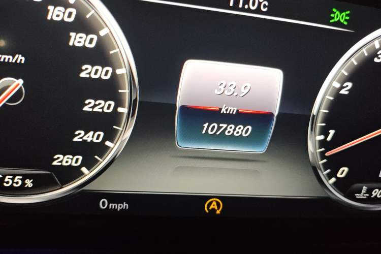 Used Mercedes-Benz S-Class 2014 S 320 L Business Model Odometer Close Up