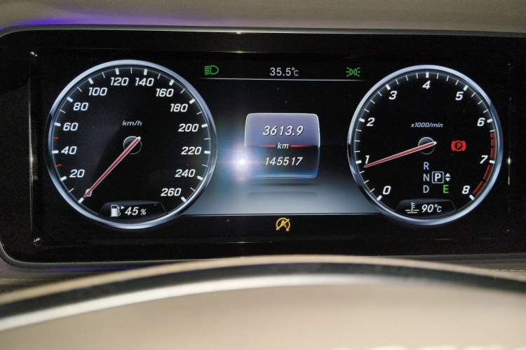 Used Mercedes-Benz S-Class 2014 S 320 L Business Model Odometer Close Up