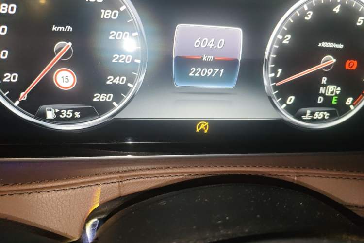 Used Mercedes-Benz S-Class 2014 S 320 L Business Model Odometer Close Up