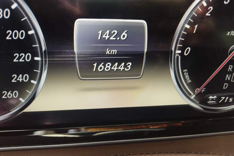 Used Mercedes-Benz S-Class 2014 S 400 L HYBRID Odometer Close Up