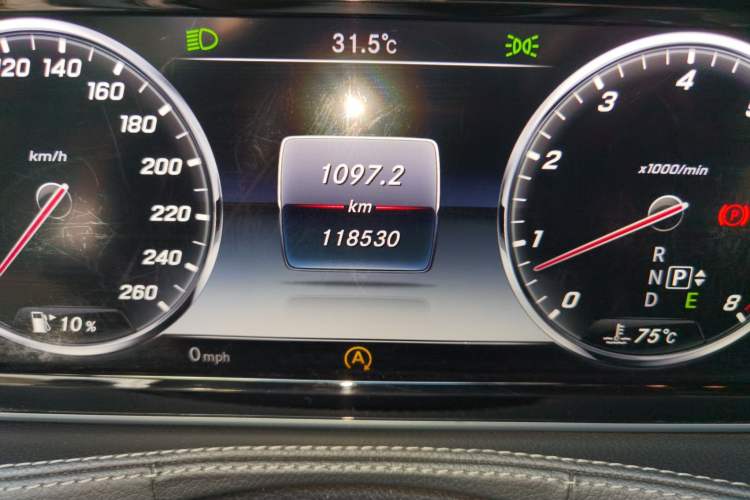 Used Mercedes-Benz S-Class 2014 S 320 L Business Model Odometer Close Up