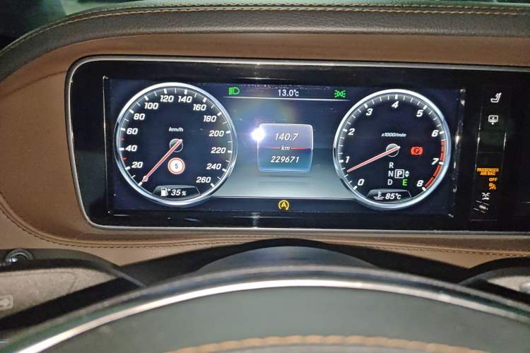 Used Mercedes-Benz S-Class 2014 S 320 L Business Model Odometer Close Up