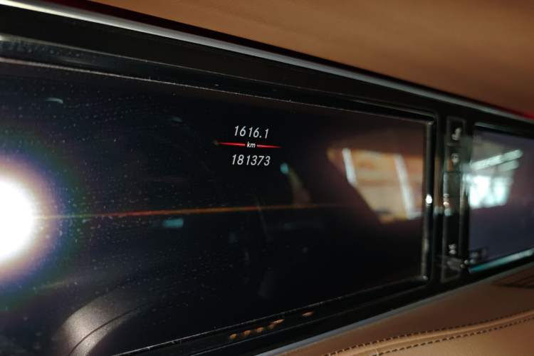 Used Mercedes-Benz S-Class 2014 S 320 L Business Model Odometer Close Up