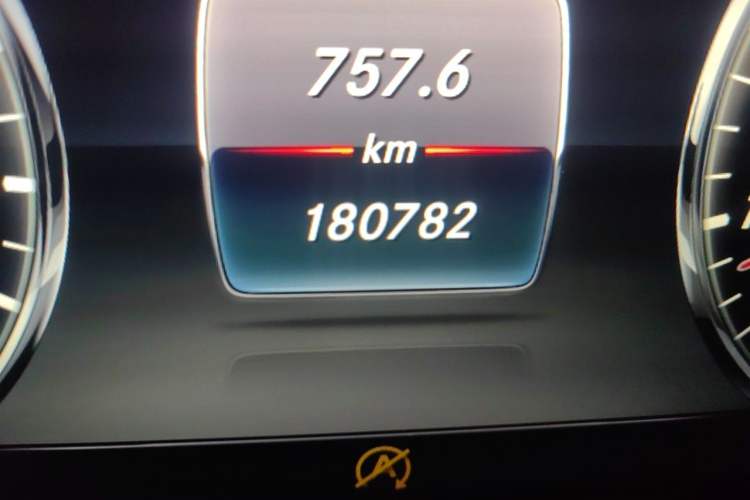 Used Mercedes-Benz S-Class 2014 S 320 L Business Model Odometer Close Up