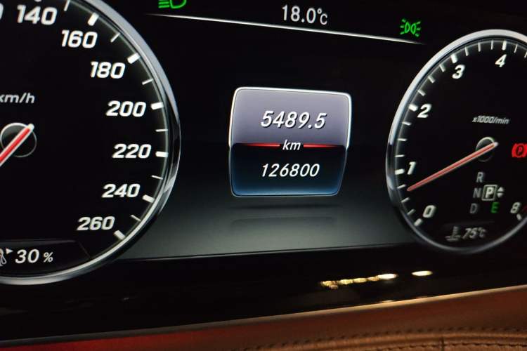 Used Mercedes-Benz S-Class 2014 Restyled S 500 L 4MATIC Odometer Close Up