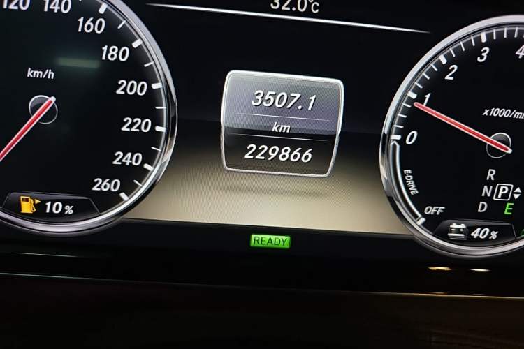 Used Mercedes-Benz S-Class 2014 S 400 L HYBRID Odometer Close Up