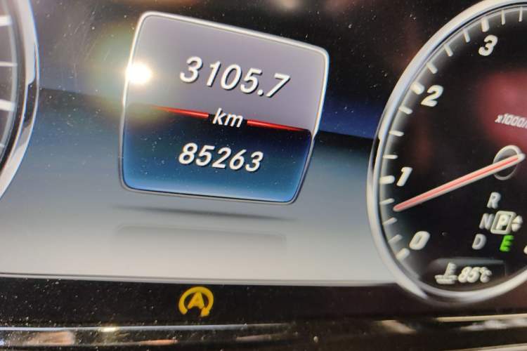 Used Mercedes-Benz S-Class 2014 S 320 L Luxury Model Odometer Close Up