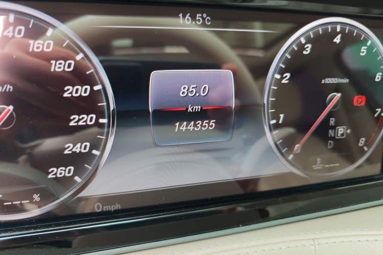 Used Mercedes-Benz S-Class 2014 S 320 L Business Model Odometer Close Up