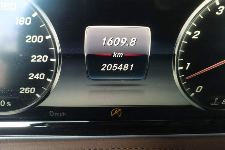 Used Mercedes-Benz S-Class 2014 S 320 L Business Model Odometer Close Up