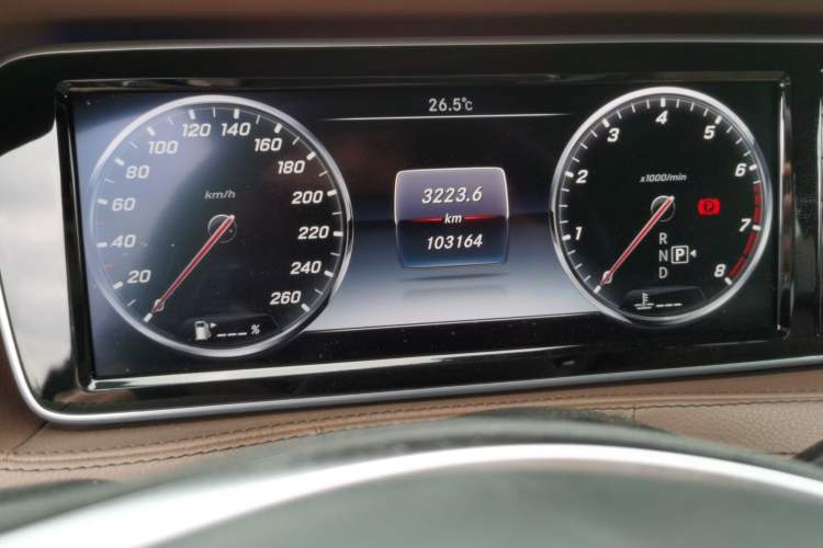 Used Mercedes-Benz S-Class 2014 S 320 L Business Model Odometer Close Up