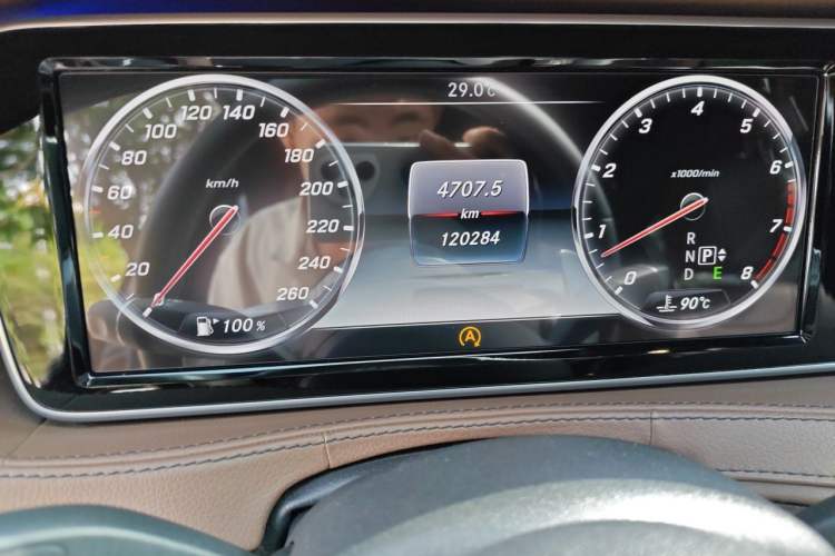 Used Mercedes-Benz S-Class 2014 S 320 L Business Model Odometer Close Up