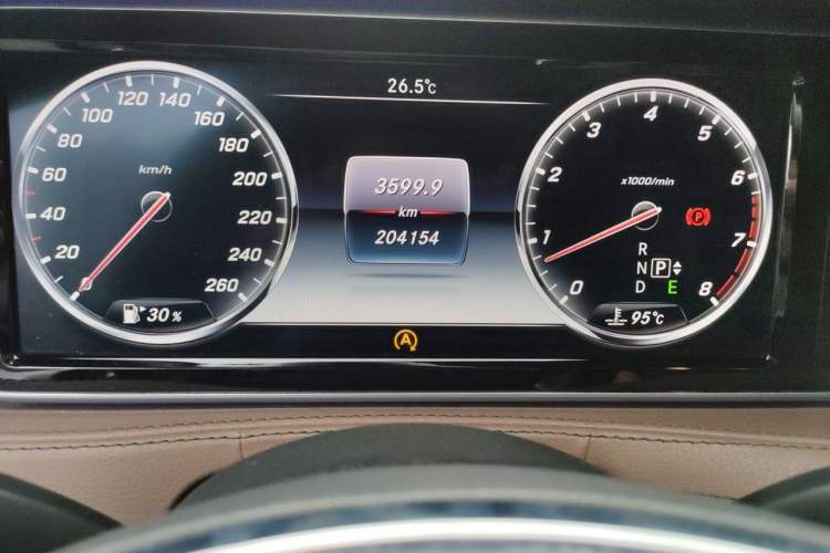 Used Mercedes-Benz S-Class 2014 S 320 L Business Model Odometer Close Up