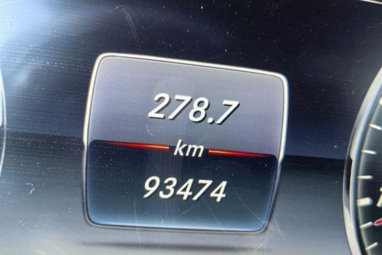 Used Mercedes-Benz S-Class 2014 S 320 L Business Model Odometer Close Up