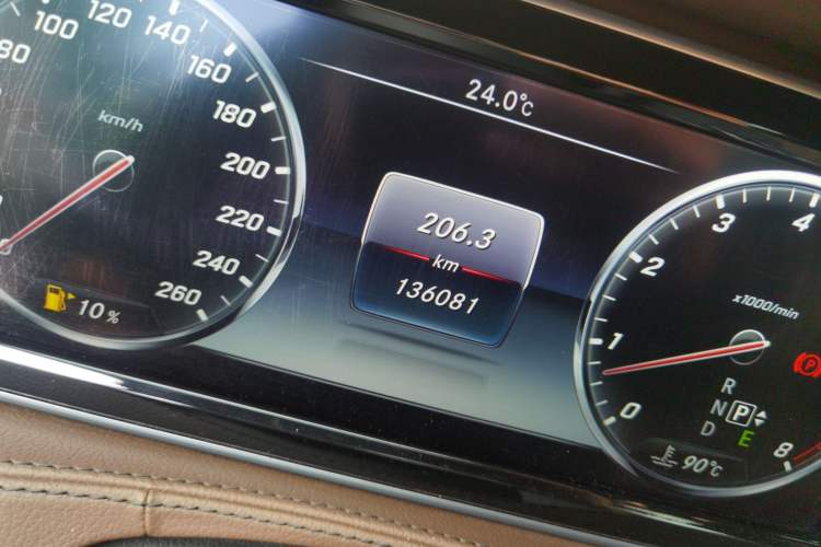 Used Mercedes-Benz S-Class 2014 S 320 L Business Model Odometer Close Up
