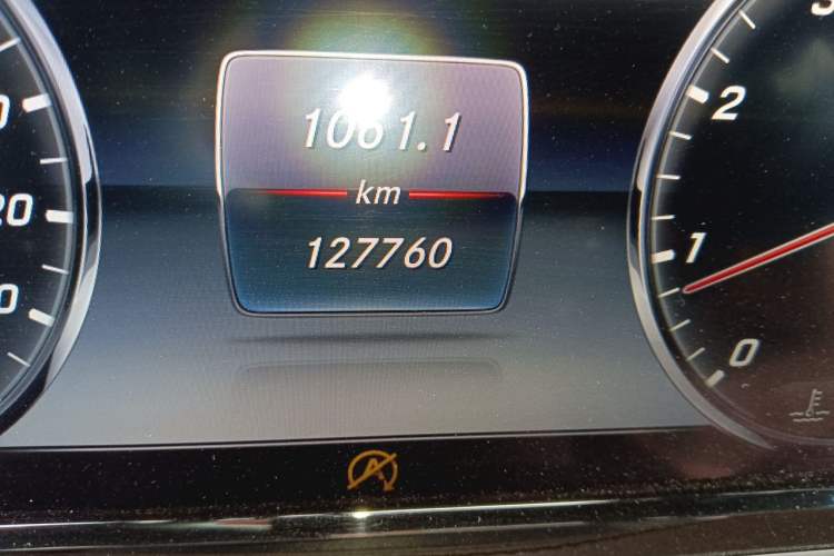 Used Mercedes-Benz S-Class 2014 S 320 L Business Model Odometer Close Up