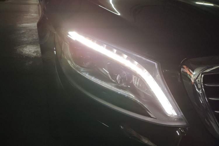 Used Mercedes-Benz S-Class 2014 S 320 L Business Model Right Front Headlight