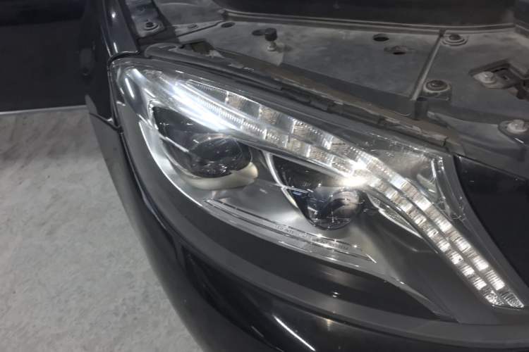 Used Mercedes-Benz S-Class 2014 S 320 L Business Model Right Front Headlight