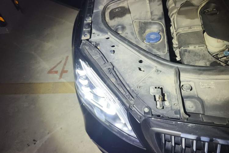 Used Mercedes-Benz S-Class 2014 S 320 L Business Model Right Front Headlight