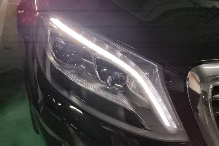 Used Mercedes-Benz S-Class 2014 S 400 L Luxury Model Right Front Headlight