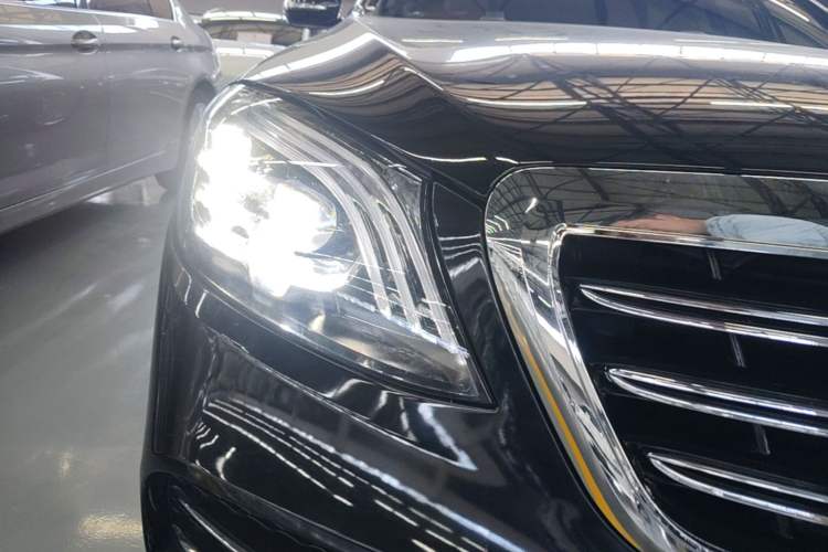 Used Mercedes-Benz S-Class 2014 S 320 L Business Model Right Front Headlight