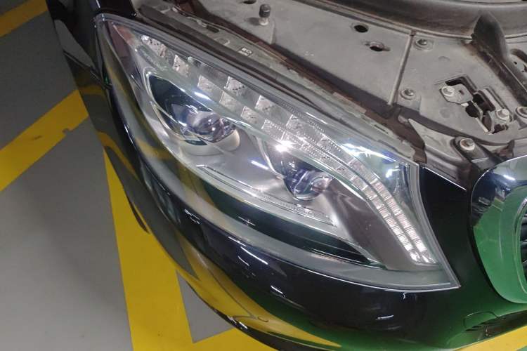 Used Mercedes-Benz S-Class 2014 S 320 L Business Model Right Front Headlight