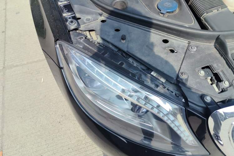 Used Mercedes-Benz S-Class 2014 S 320 L Business Model Right Front Headlight