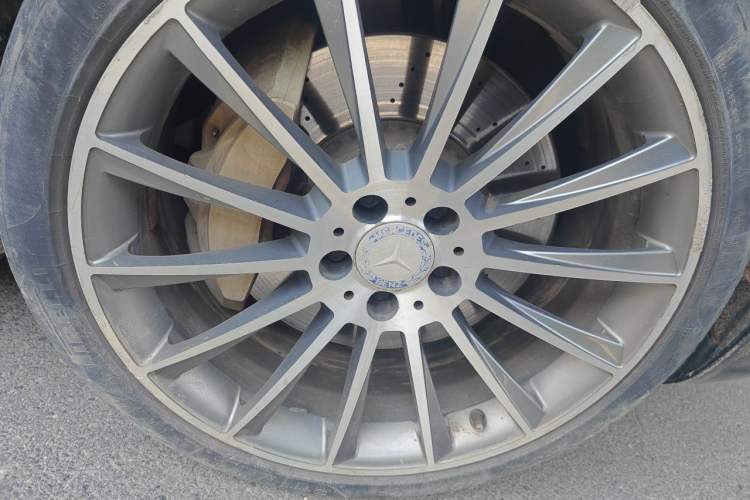 Used Mercedes-Benz S-Class 2014 S 400 L Prestige Edition Right Front Wheel Hub