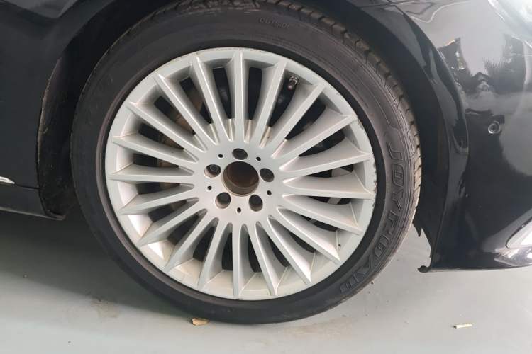 Used Mercedes-Benz S-Class 2014 S 400 L HYBRID Right Front Wheel Hub