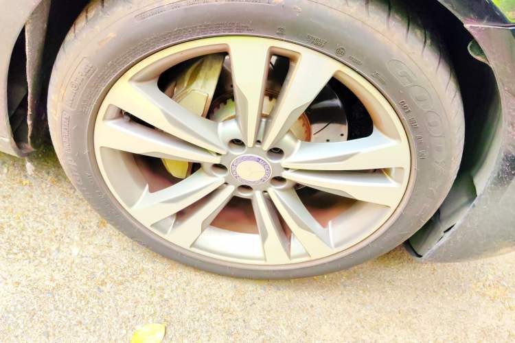 Used Mercedes-Benz S-Class 2014 S 400 L HYBRID Right Front Wheel Hub