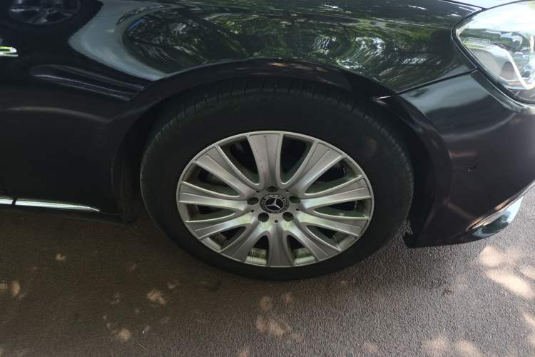 Used Mercedes-Benz S-Class 2014 S 400 L Prestige Edition Right Front Wheel Hub