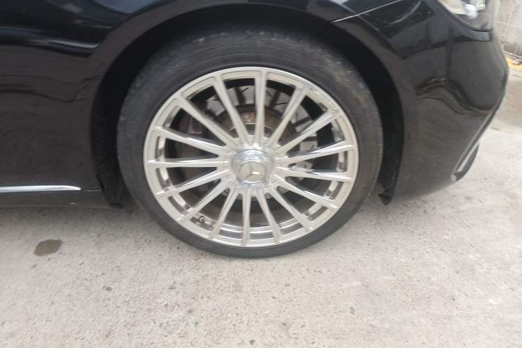 Used Mercedes-Benz S-Class 2014 S 320 L Luxury Model Right Front Wheel Hub