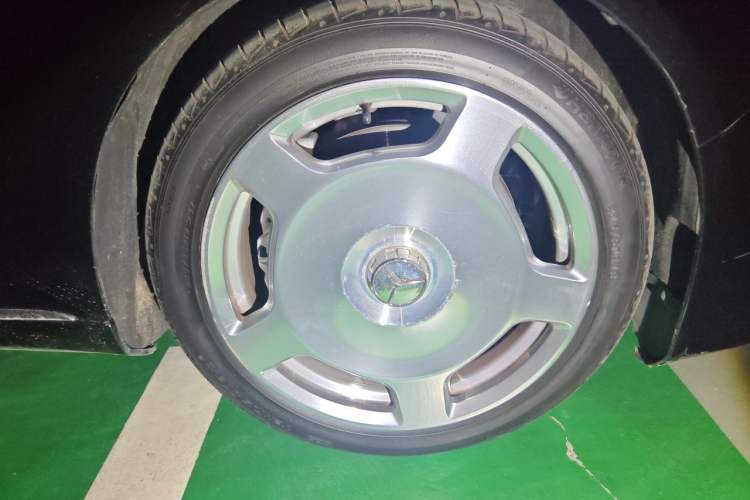 Used Mercedes-Benz S-Class 2014 S 400 L Prestige Edition Right Front Wheel Hub