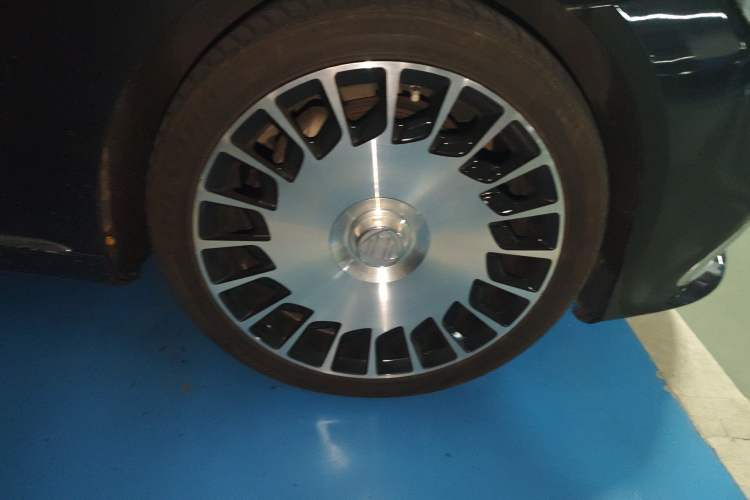 Used Mercedes-Benz S-Class 2014 S 400 L HYBRID Right Front Wheel Hub