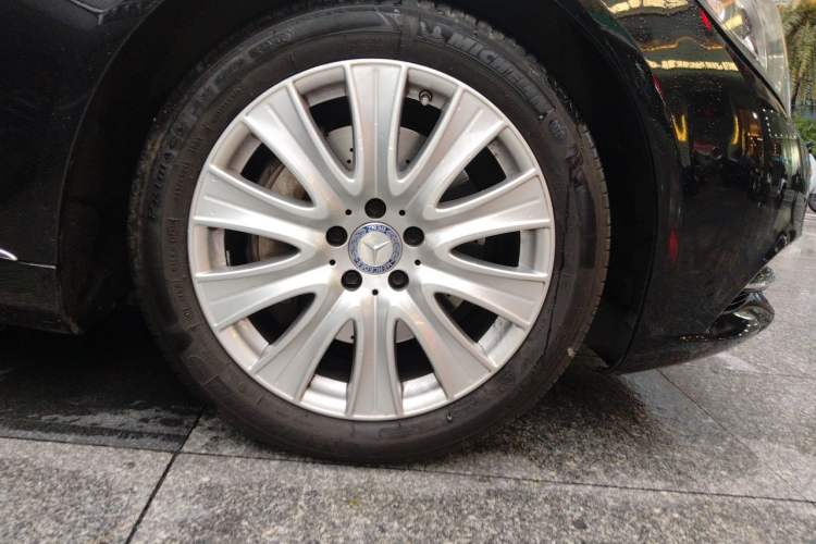 Used Mercedes-Benz S-Class 2014 S 320 L Business Model Right Front Wheel Hub
