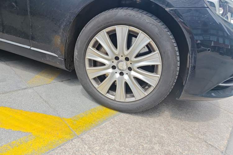 Used Mercedes-Benz S-Class 2014 S 400 L Prestige Edition Right Front Wheel Hub